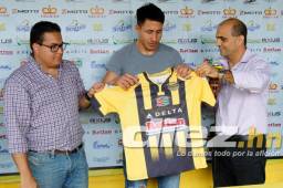 Eloy Page y Fuad Abufele presentaron a Domingo Zalazar.