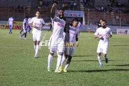 Chirinos fue la gran figura del partido con sus dos anotaciones. Foto: Samuel Zelaya