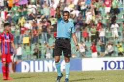 Óscar Moncada ha dirigido varias finales del fútbol de Honduras.