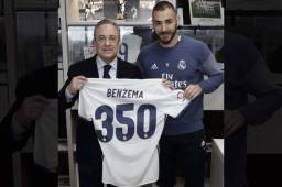 Benzema cumplió 350 partidos con la camisa del Real Madrid y Florentino Pérez le obsequió este domingo una camisa con el número. Foto @RealMadrid