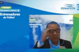 El entrenador Carlos Tábora fue el moderador para que los expositores pudieran contestar las preguntas de todos los participantes en el curso.