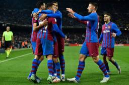 Jutglá debutó como titular y puso el primer tanto para el Barcelona frente al Elche.