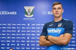 Andriy Lunin ya luce los colores del Leganés de la Primera División de España.