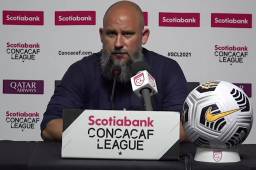 El entrenador del Forge FC de Canadá, Bobby Smyrniotis, conversando con los medios sobre el juego de este miércoles frente al Motagua por las semifinales de la Concacaf League.