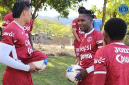 El delantero Román Rubilio Castillo se presentó este jueves a los entrenamientos del Motagua esperando solventar su situación contractual en los próximos días. Fotos cortesía Club Motagua