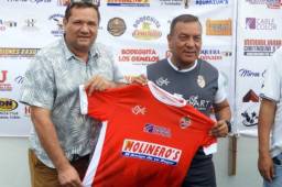 Carlos Tábora fue presentado por el presidente de Real Sociedad, Ricardo Elencoff, como nuevo entrenador 'aceitero'.