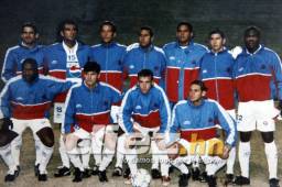 Este fue el último Olimpia que goleó a Pachuca en 2001: Cristhian Santamaría, Robert Lima, Gerson Vásquez, Nerlin Membreño, Donaldo González, Arnold Cruz, Samuel Caballero, Denilson Costa, Alex Pineda, Danilo Tosello y Flaco Pineda