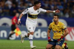 La cara de la derrota: Fábio observa a Pavón luego de su anotación en el encuentro de este jueves.