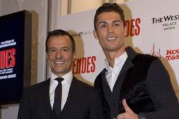 Jorge Mendes posando junto al astro portugués, Cristiano Ronaldo.