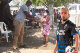 El defensor Osman Chávez no se quedó callado y respondió a 'Muma' Bernárdez por las críticas a las fotos que sube entregando alimentos. Fotos cortesía