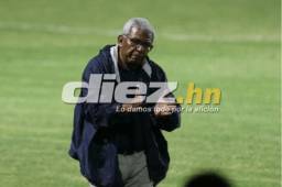 Héctor Castellón salió muy molesto por el 4-1 encajado en Tegucigalpa ante los Lobos de la UPNFM.