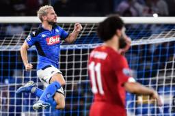 Dries Mertens abrió la brecha al triunfo de parte del Napoli en su juego contra Liverpool.