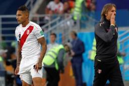 Paolo Guerrero entró de suplente ante los daneses en el primer juego del Mundial.