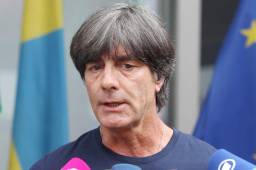 El entrenador de Alemania, Joachin Löw, cuando atendía a los medios al regreso del Mundial de Rusia y explicaba el fracaso de su selección. Foto AFP