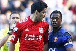 Luis Suárez y Patrice Evra protagonizaron un evento bochornoso durante un Liverpool-Manchester United.