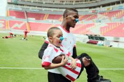 El hondureño Brayan Beckeles se ha ganado el corazón con su confesión de que le ayuda a los inmigrantes que van camino a Estados Unidos por México.