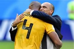 Roberto Martínez se abraza con Vincent Kompany tras lograr el tercer lugar del Mundial de Rusia 2018.