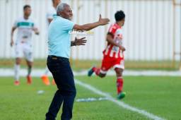 Héctor Castellón lamentó que Vida no consiguiera el triunfo ante Platense en el Excélsior. Pero advierte al Motagua. Foto Neptalí Romero