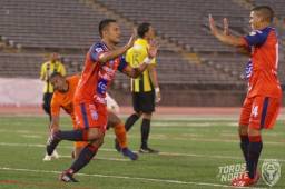 El delantero Jairo Arrieta marcó un triplete para vencer al Real España en amistoso. // Foto cortesía Asociación Deportiva San Carlos.