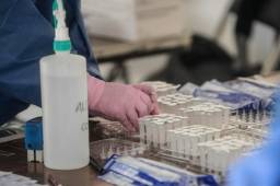 La autoridades mexicanas informaron que a partir de este miércoles llegan las primeras vacunas contra el coronavirus. Fotos AFP