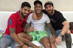 Luis Suárez, Neymar y Lionel Messi en una fotografía que subió a redes sociales el jugador argentino.