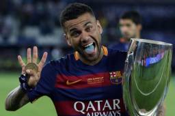 El brasileño Dani Alves quiere jugar en el FC Barcelona la siguiente temporada.