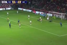 México recibió un susto al minuto 10 cuando en un córner el defensor Dante Leverock puso a ganar a Bermudas 1-0.