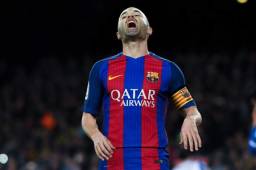 Andrés Iniesta es baja para el juego del domingo el Liga y la vuelta de cuartos de Copa del Rey. Su regreso dependerá de la evolución de la lesión. Foto AFP