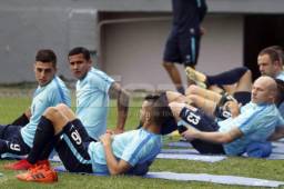 La selección de Australia en pleno entrenamiento en el estadio Morazán de San Pedro Sula.