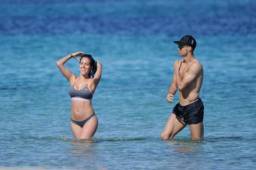 Cristiano Ronaldo tiene un hijo con Georgina Rodríguez, su novia española.