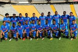 Carlos Tábora anuncia un equipo ofensivo ante Emiratos Árabes Unidos. Foto @FenafuthOrg