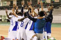 La Selección de Honduras celebra la clasificación a la Copa del Mundo de Corea del Sur 2017 luego de vencer a Costa Rica.