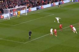 Kylian Mbappé falló penal ante el Liverpool en Inglaterra.