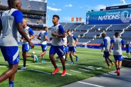 Honduras entrenó por casi una hora en el estadio Empower Field de Denver Colorado, luego lo hizo Estados Unidos y posteriormente México y Costa Rica reconocimiento esta cancha.