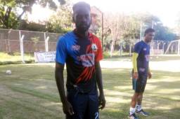 El delantero hondureño Osman Elis entrena con el Municipal Limeño. Foto: Cortesía Baloy Ventura/Twitter