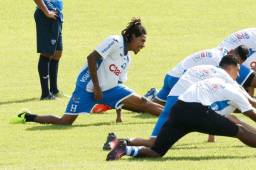El defensor Henry Figueroa negó que el técnico Jorge Luis Pinto les quite los teléfonos en las concentraciones. Foto Neptalí Romero