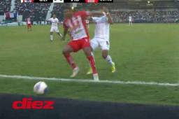 Así fue la expulsión de Sergio Peña por un codazo a Edwin Rodríguez.