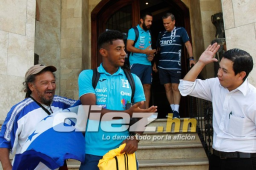 Los aficionados Ramón Smith y Finlander Ordóñez siempre están en las buenas y en las malas con la selección.