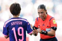 La árbitra hondureña Melissa Borjas Pastrana se confesó con DIEZ. Contó la diferencia entre pitar a nivel masculino y femenino.