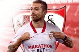 El Papu Gómez viajó esta mañana rumbo a España para firmar su contrato con el Sevilla.