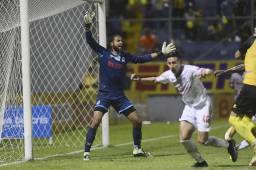 El portero del Olimpia, Edrick Menjívar, le dedicó el título al presidente del Real España porque en una entrevista manifestó que los merengues se anotarían un gol ellos mismos. Fotos Moisés Valenzuela