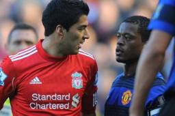 Luis Suárez y Patrice Evra tuvieron una bronca por racismo cuando jugaron en la Premier League de Inglaterra.