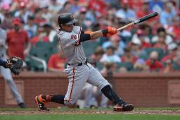 ¡Batazo al jardín central! El hondureño Mauricio Dubón conectó su primer cuadrangular de 2022 con Los Gigantes de San Francisco