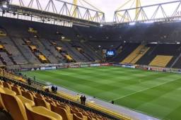 Los aficionados de ambos equipos tuvieron que abandonar el Signal Iduna Park luego de los acontecimientos.