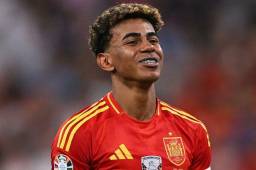 Barcelona rechazó una oferta de 250 millones de euros por Lamine Yamal, revela la agencia EFE.