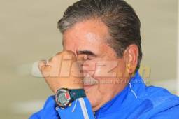 El entrenador de la Selección de Honduras, Jorge Luis Pinto, no se contiene y llora cuando explica las razones del fracaso de Honduras en su intención de ir a Rusia.