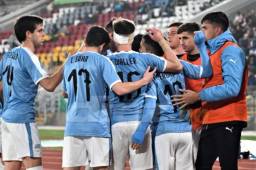 Los jugadores uruguayos celebran uno de los goles ante Jamaica.