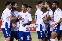 Acosta portó el dorsal número '8' con el Tenerife.