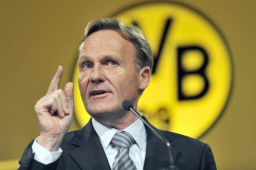 Hans-Joachim Watzke está molesto por la actitud mostrada por el futbolista Dembélé.