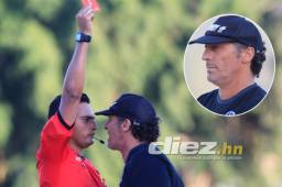 Said Martínez expulsó al técnico argentino de Olimpia, Pedro Troglio, por reclamos indebidos. Tuvieron un fuerte cara a cara en esta imagen.